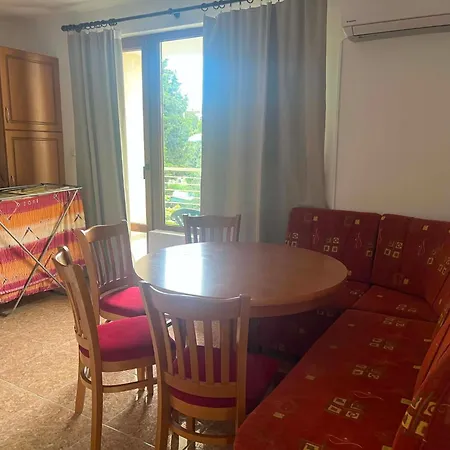 Beachfront 1-bedroom With Pool In Neszebar